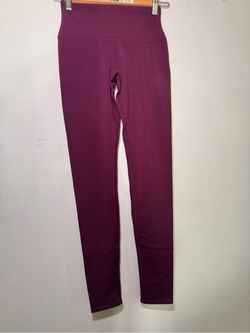 ALO Yoga  Leggings in Plum